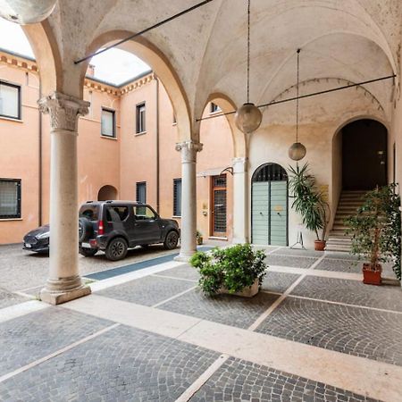 Residenza Palazzo Petrozzani Apartment Mantova Luaran gambar